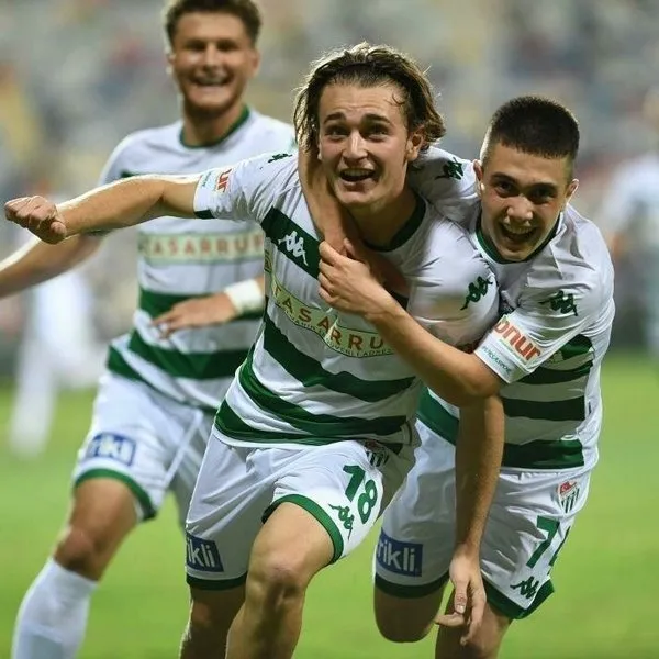 Bursasporlu Ali Akman için flaş açıklama! G.Saray mı F.Bahçe mi?