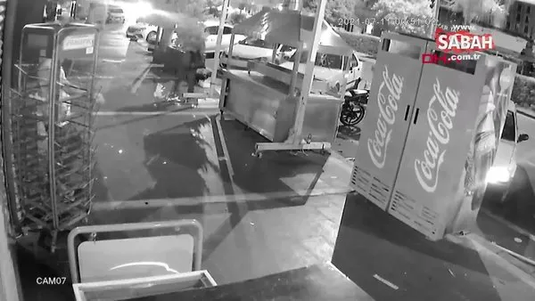 Müşteriler kaçacak yer aradı! Restoran işletmecisine silahlı saldırı kamerada | Video