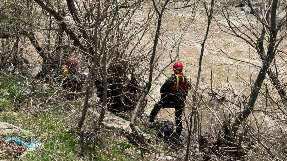 Şemdinli’de kaybolan 8 yaşındaki Osman Taş’ı arama çalışmaları sürüyor Şemdinli’de kaybolan 8 yaşındaki Osman Taş’ı arama çalışmaları sürüyor