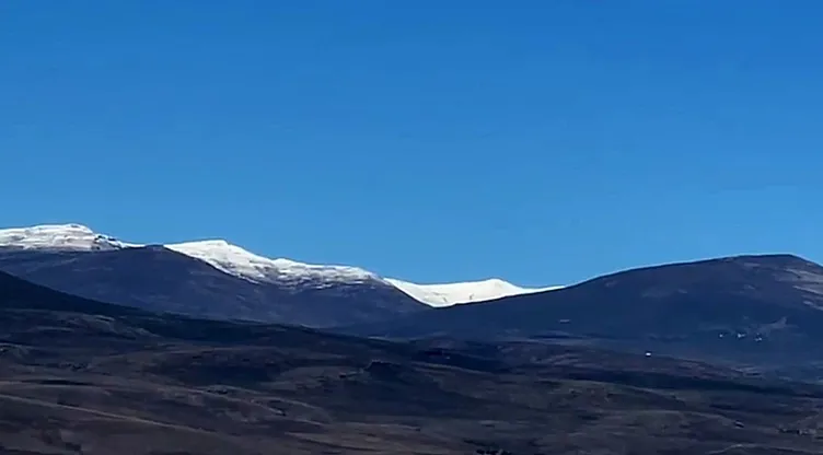 Doğu’da kış erken geldi! Ağrı Dağı ve Kars’ın zirveleri kar yağışıyla beyaza kaplandı