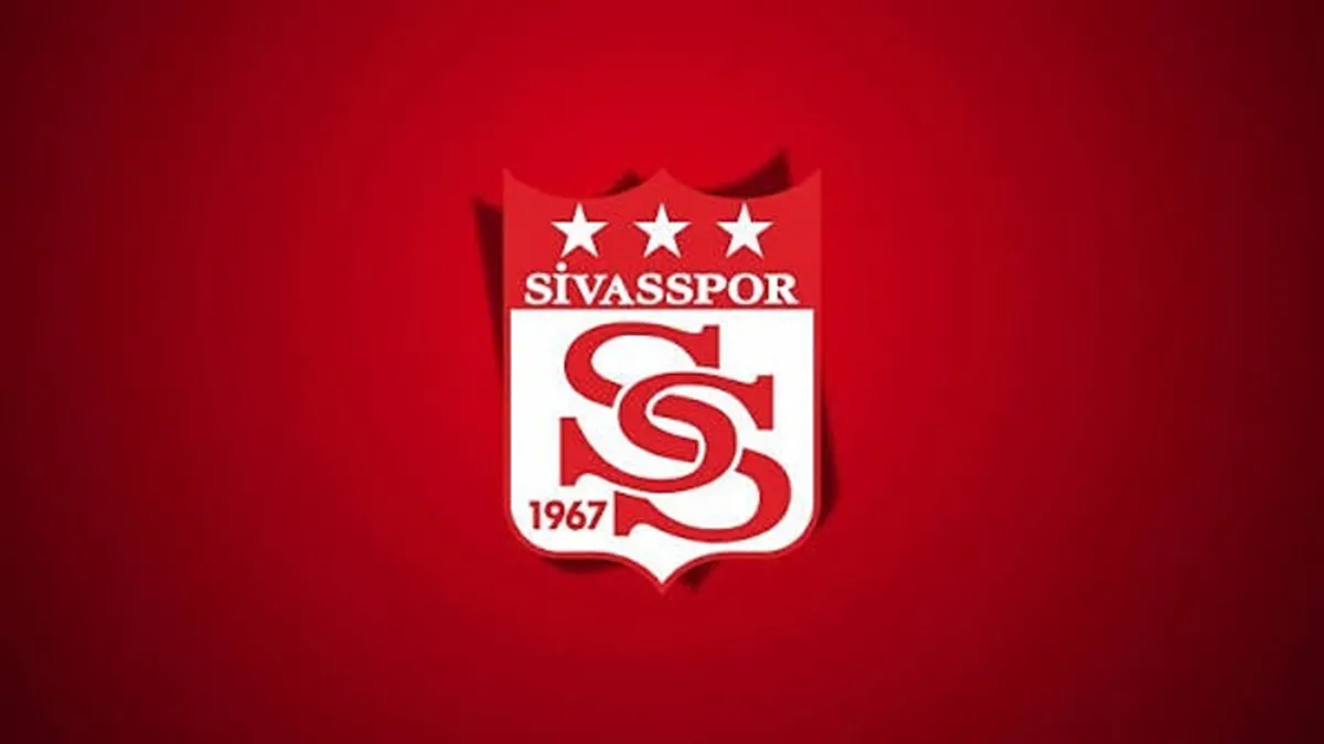 Sivassporlu futbolcular antrenman sahasında