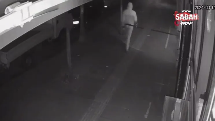 Esenler’de film gibi hırsızlık: İyi niyetinden faydalanıp, cep telefonunu böyle çaldılar | Video