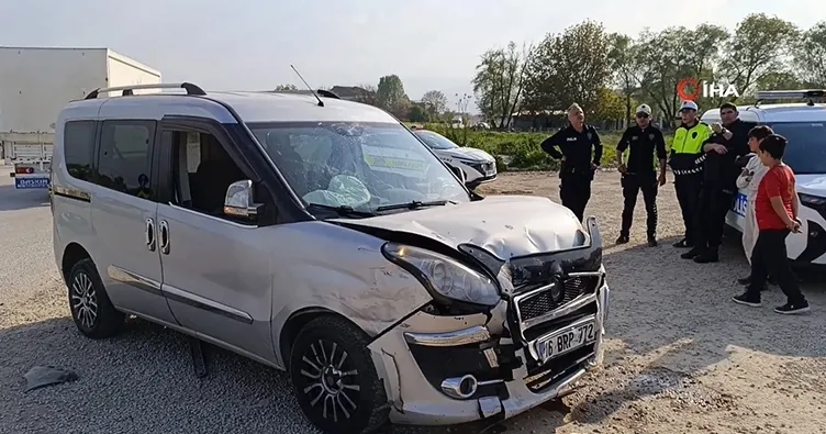 Hafif ticari araçlar çarpıştı: 3 yaralı