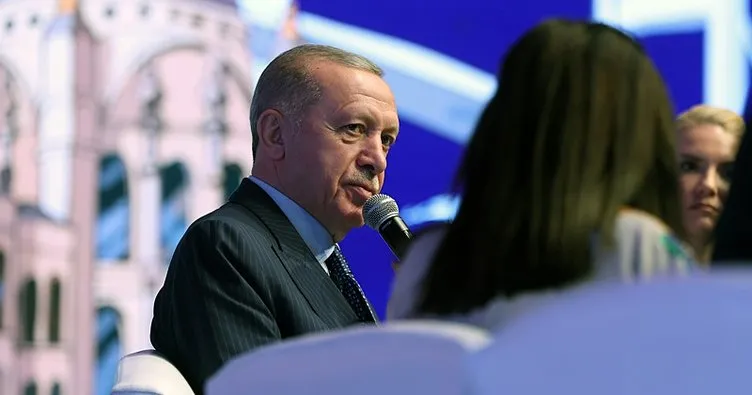 Başkan Erdoğan, gençlerle buluşmasında Ahmet Kaya şarkısında duygulandı