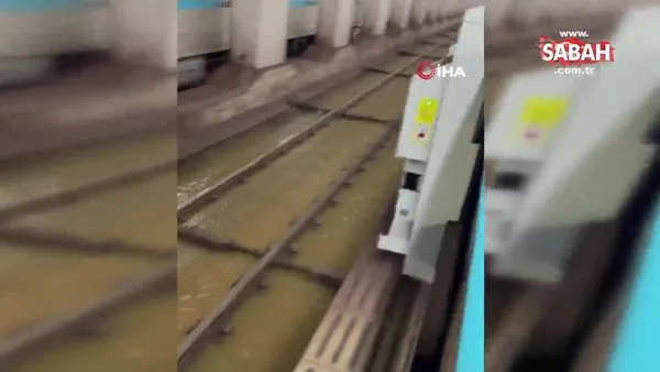 Japonya'da tren istasyonlarını su bastı | Video
