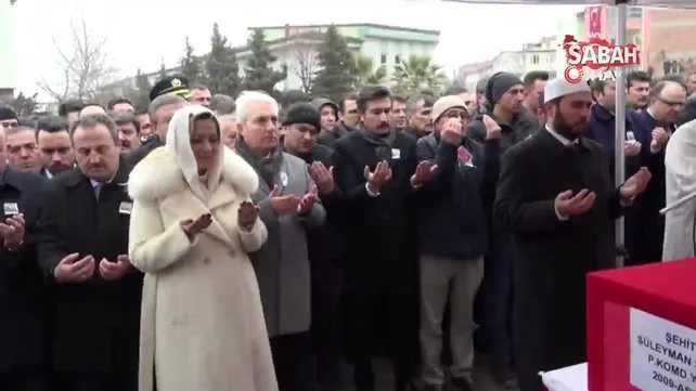 İYİ Partili vekilden şehit cenazesinde şaşırtan hareket! | Video