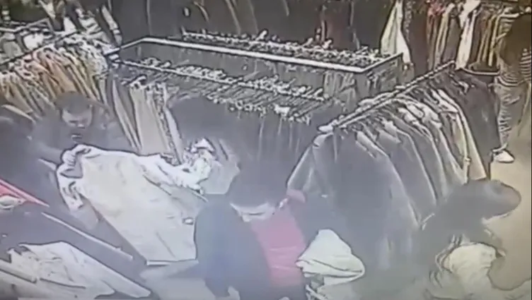 Yok böyle hırsızlık! Her işyeri için ayrı bir kıyafet! Kadının emanet ettiği montu bile...