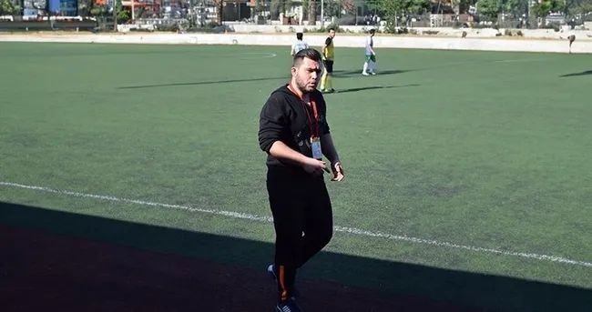 tum-sehir-bu-olayi-konusuyor-genc-teknik-direktor-dugunden-sonra-takilarla-kacti-1752998839916.jpg Tüm şehir bu olayı konuşuyor: Genç teknik direktör düğünden sonra takılarla kaçtı!