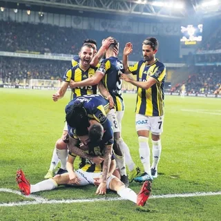 Fenerbahçe öldü öldü dirildi