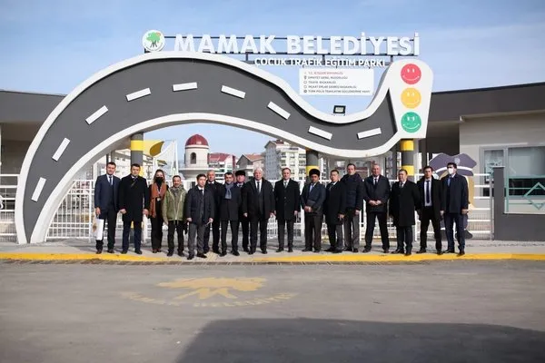 Özbekistan Emniyet Genel Müdürlüğü çalışanları, trafik eğitim parkını ziyaret etti