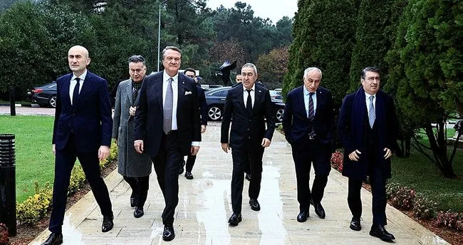 Beşiktaş yönetiminden Süleyman Seba’nın kabrine ziyaret Beşiktaş yönetiminden Süleyman Seba’nın kabrine ziyaret