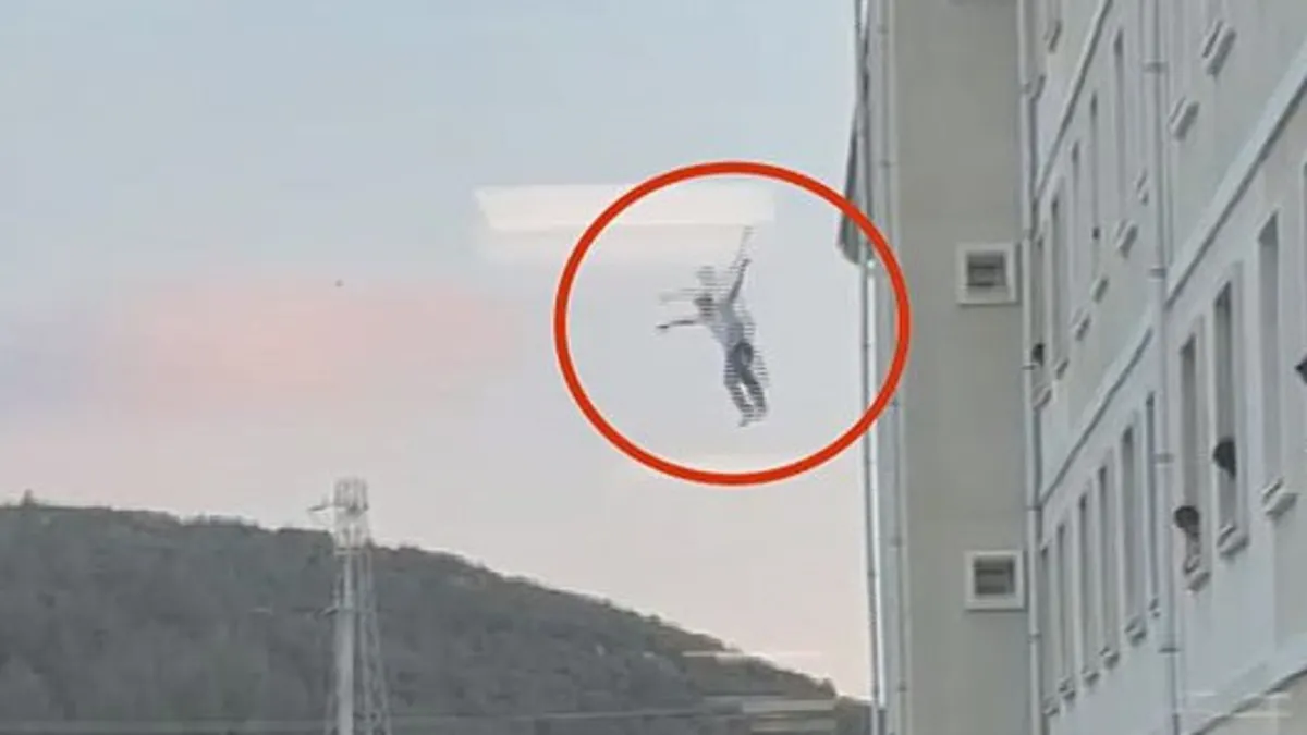 Muğla’da intihar faciası: Yurdun 4’üncü katından atlayan öğrenci öldü! Muğla’da intihar faciası: Yurdun 4’üncü katından atlayan öğrenci öldü!