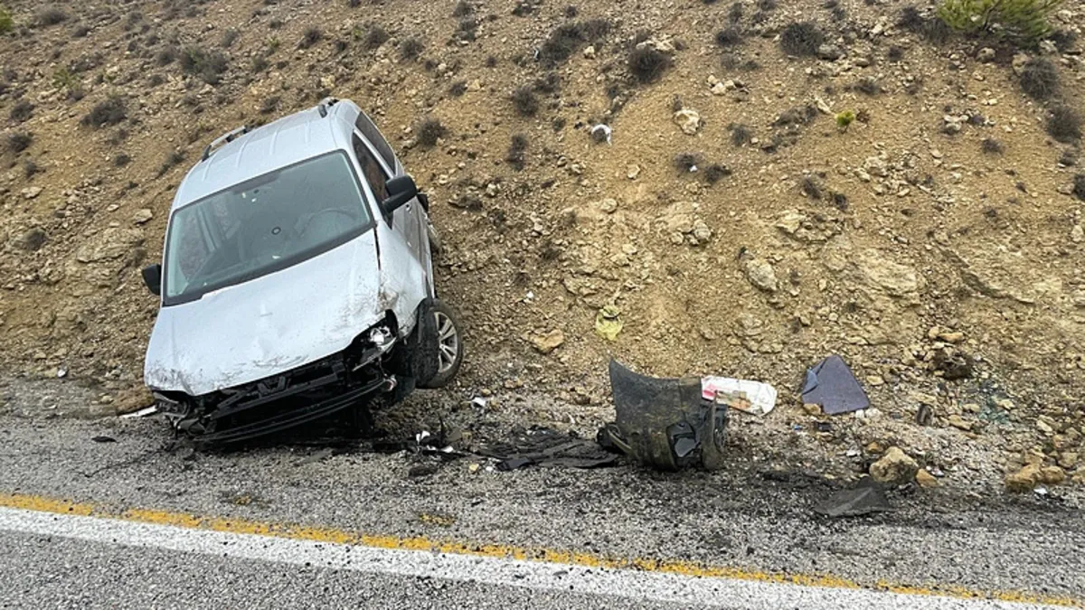 Karaman’da hafif ticari araç şarampole savruldu: 1 kişi yaralandı! Karaman’da hafif ticari araç şarampole savruldu: 1 kişi yaralandı!