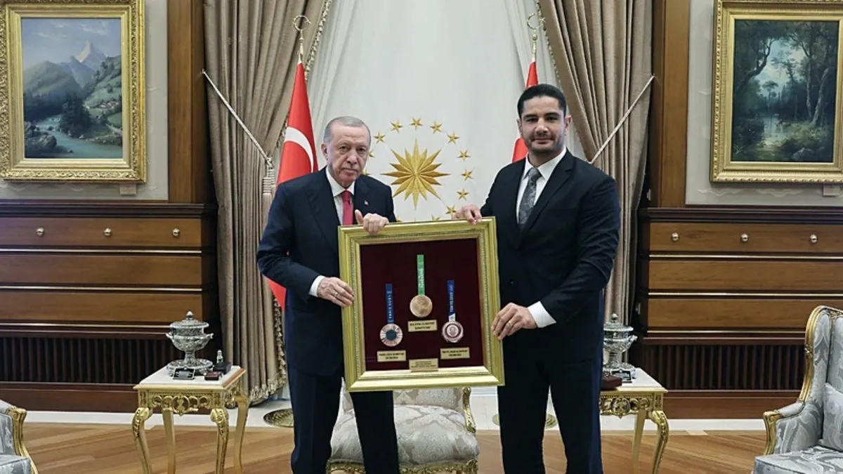 Başkan Erdoğan, milli güreşçi Taha Akgül’ü kabul etti Başkan Erdoğan, milli güreşçi Taha Akgül’ü kabul etti