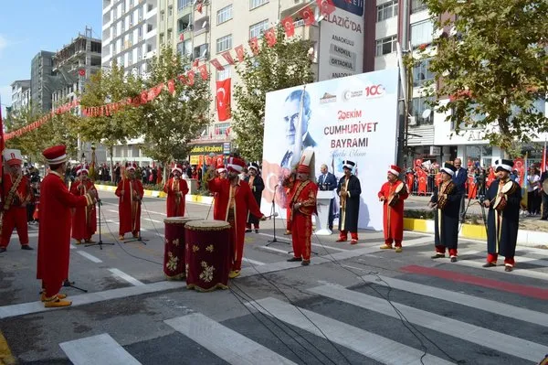 elazigda-cumhuriyetin-100-yili-coskuyla-kutlandi-1698587245908.jpg