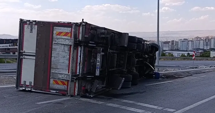 Kontrolden çıkan tır devrildi: 1 yaralı
