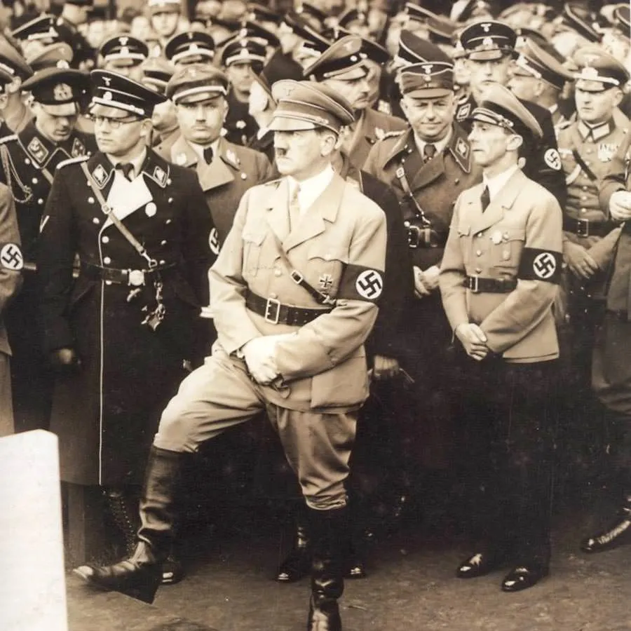 гитлер перед армией