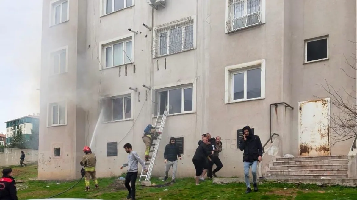 Kahramanmaraş’ta ev yangını: 1 kişi kurtarıldı Kahramanmaraş’ta ev yangını: 1 kişi kurtarıldı