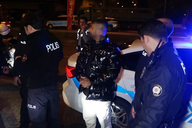 son-dakika-antalyada-polisin-dur-ihtarina-uymayan-surucu-trafigi-birbirine-katti-200-bin-tl-ceza-kesildi-1774164150520.jpg