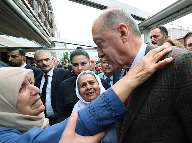 baskan-erdogan-bir-kafede-vatandaslarla-sohbet-etti-1781283104836.jpeg