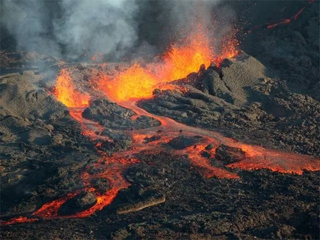 Hint Okyanusunda yanardağ patladı