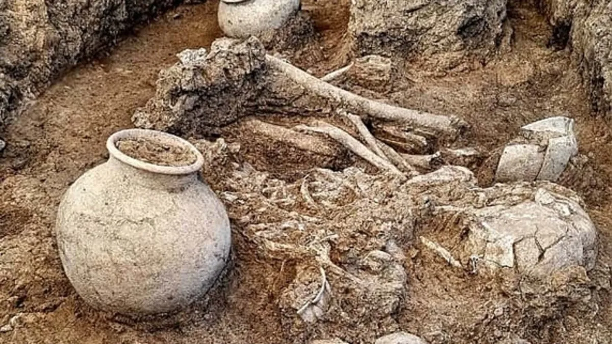 Çayönü Tepesi’nde 8 tarihi mezar gün yüzüne çıkarıldı!
