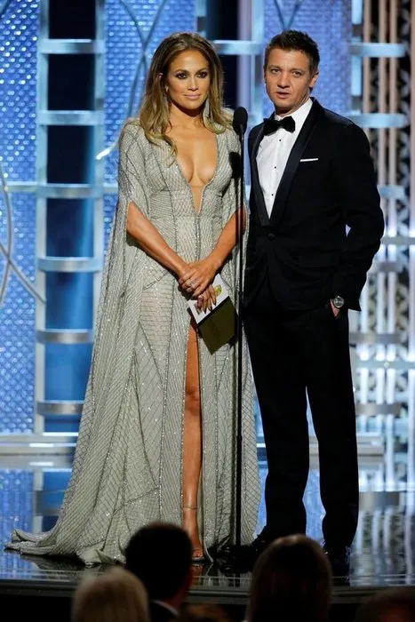 Jennifer Lopez’e takıldı: Senin de iki küren varmış