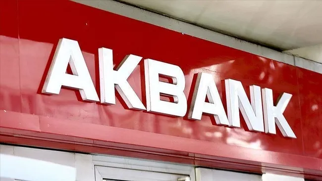 akbankta-ana-sistembilgisayar-coktu-musteriler-endiseyle-bekliyor-akbankta-sistem-arizasi-nedir-1625659148014.jpg