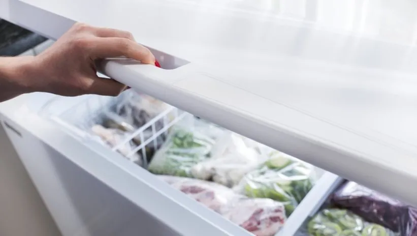 Buzdolabınıza neden bozuk para koymalısınız? Hayat kurtaran tüyo: Duyanlar keşke önceden yapsaydık diyor!