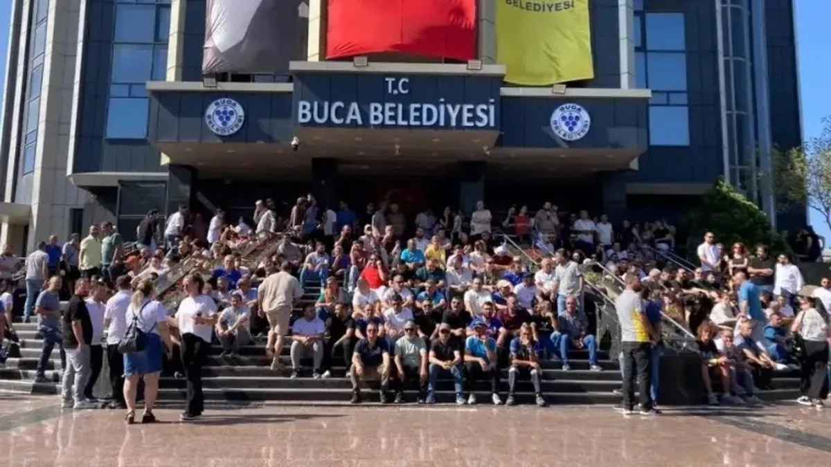 Başkan Duman da Tugay’a özendi: Sokağa inip çöp topladı, işçileri tehdit etti