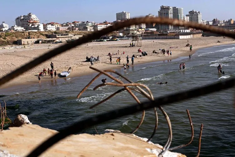 Gazze’ de deniz keyfi