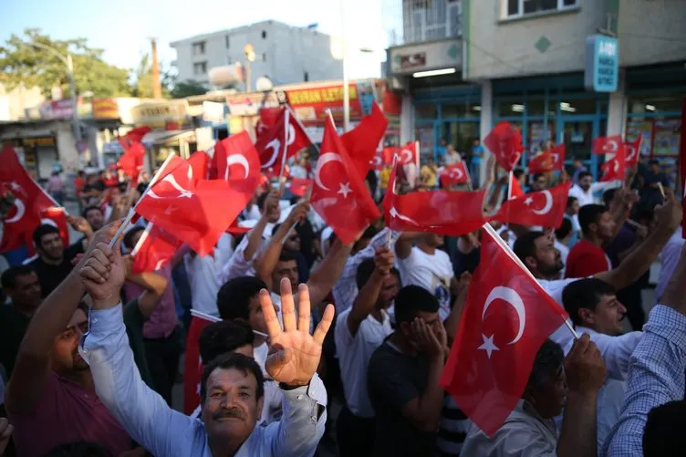 Suruç’ta Türk bayraklarıyla PKK terörüne tepki!