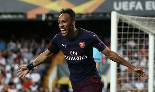 Valencia - Arsenal maçında son düdük çaldı, saha karıştı!
