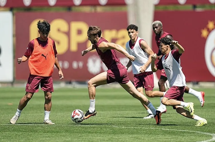 Hakan Çalhanoğlu’ndan Galatasaraylı taraftarları heyecanlandıran fotoğraf! Yann Sommer ile aynı karede...