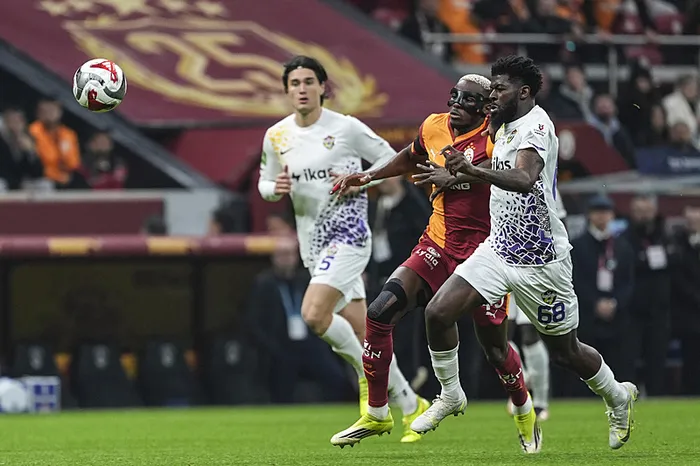 canli-super-ligde-galatasaray-eyupspor-maci-1771004708489.jpeg