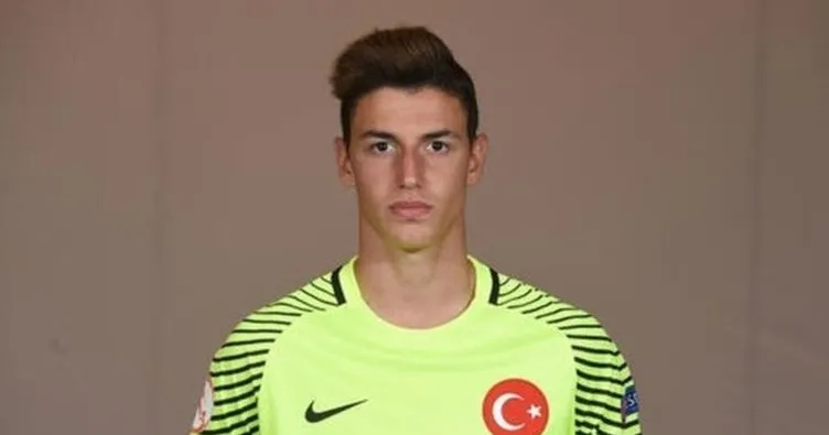 Fenerbahçe’nin yeni transfer ettiği Berke Özer kimdir? Hangi mevkide oynuyor? Kaç yaşında?