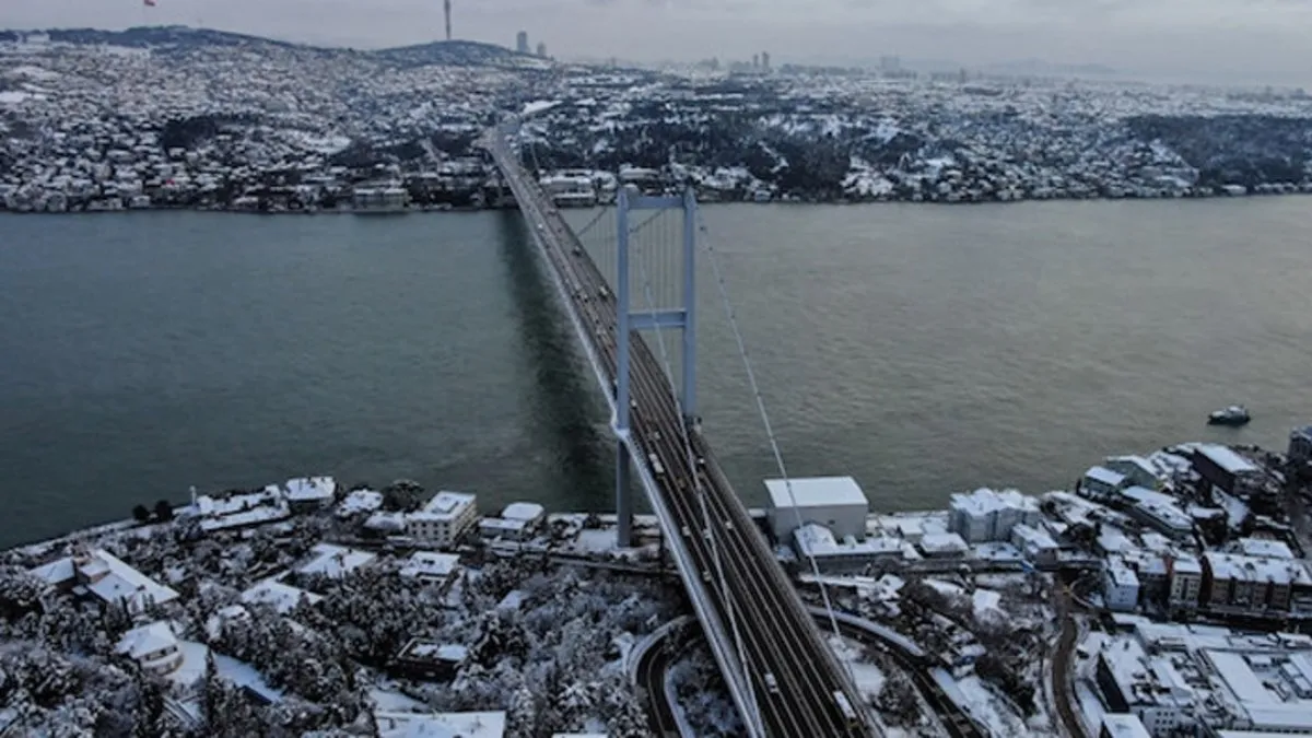 İstanbul Boğazı'nda gemi trafiği açıldı