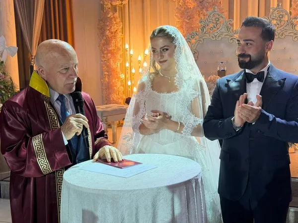 bakirkoy-cumhuriyet-bassavci-vekili-kayhan-cetinin-mutlu-gunu-kardesi-murat-cetin-dunyaevine-girdi-1787257755477.jpg