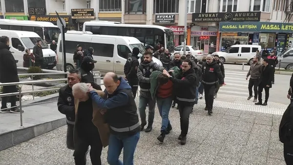 corum-merkezli-dolandiricilik-operasyonunda-7-tutuklama-1766760269248.jpg