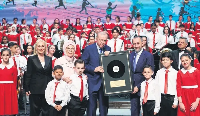 turkiye-yuzyilinin-ilk-cocuk-orkestrasi-1745679647102.jpeg