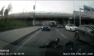 Kağıthane’de motosikletli gençten feci kaza! Metrelerce sürüklenip aracın altına girdi