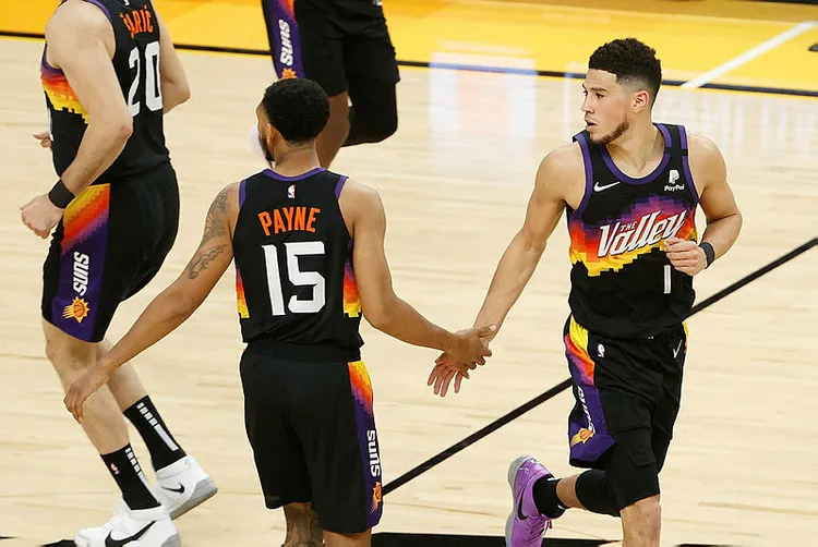 hawks-nba-dogu-konferansi-lideri-76ersi-eledi-phoenix-ise-finalde-kazandi-1624261689075.jpg