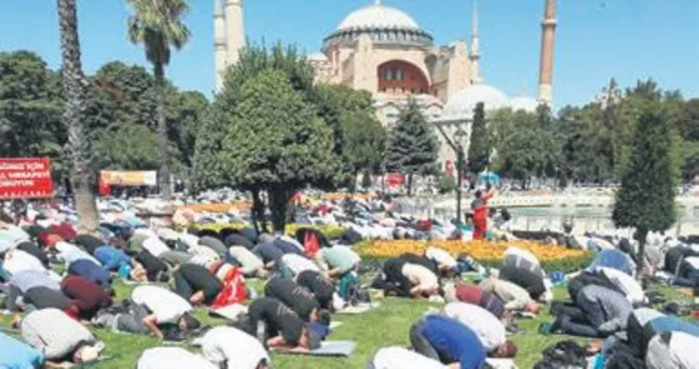 Tarihi açılış için büyük yürüyüş