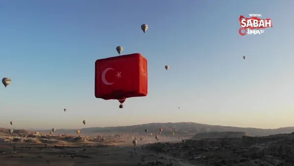 Dünyanın en büyük bayrak figürlü balonu 30 Ağustos için havalandı | Video