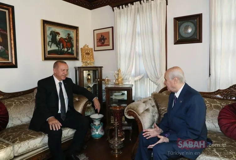 Bahçeli'den Başkan Erdoğan'a klasik otomobil sürprizi