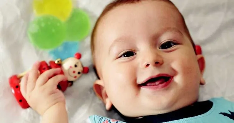 bebekler neden her seyi agzina