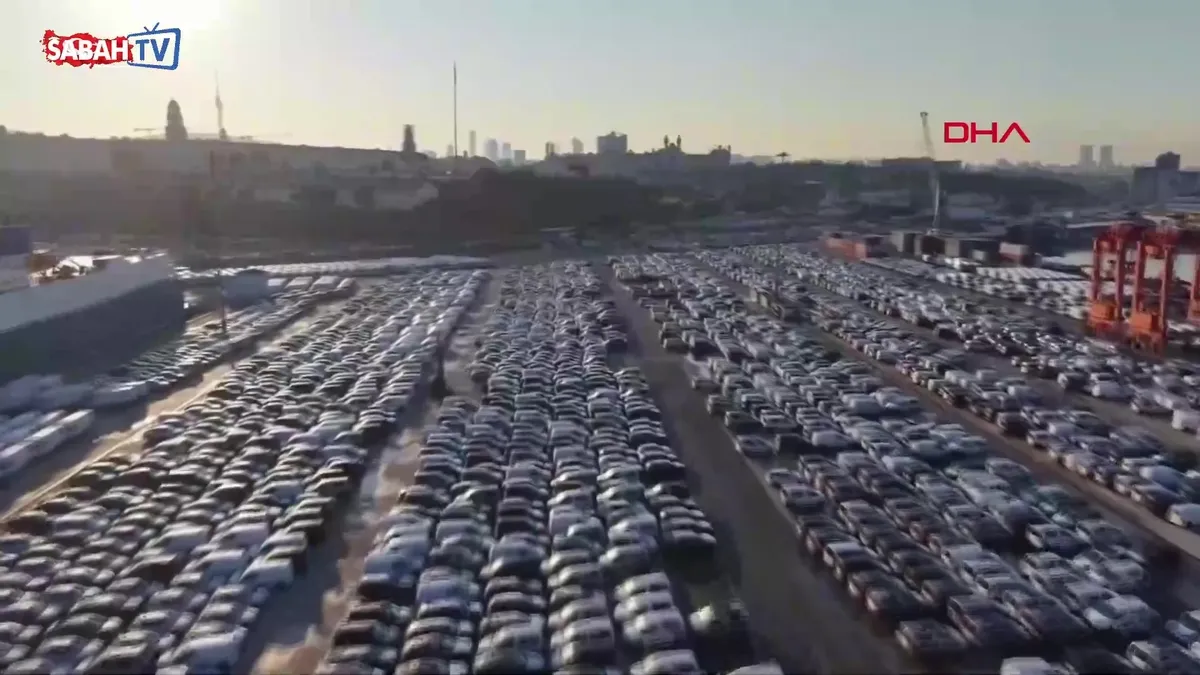 Haydarpaşa Limanı’nda bekleyen binlerce sıfır otomobil havadan görüntülendi | Video videosunu izle Haydarpaşa Limanı’nda bekleyen binlerce sıfır otomobil havadan görüntülendi | Video videosunu izle