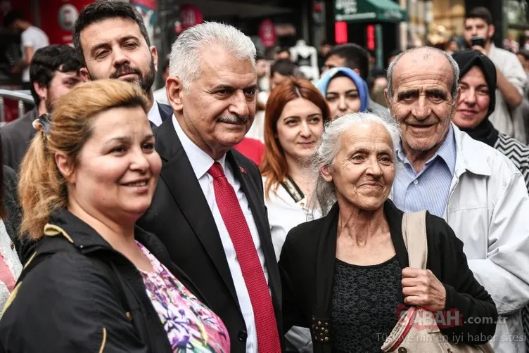 Binali Yıldırım, Beşiktaş’ta vatandaşlarla buluştu