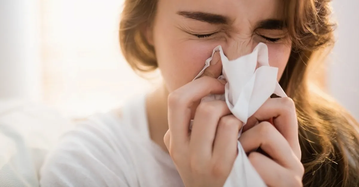 halsizlik ve burun akintisi ile ortaya