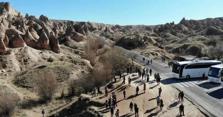 Kapadokya’nın keyfini tatilciler çıkarttı